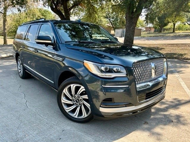 Lincoln Navigator on a tree-lined road in Napa Valley